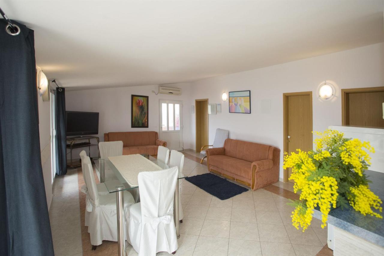 Apartments Gudelj Трогир Екстериор снимка