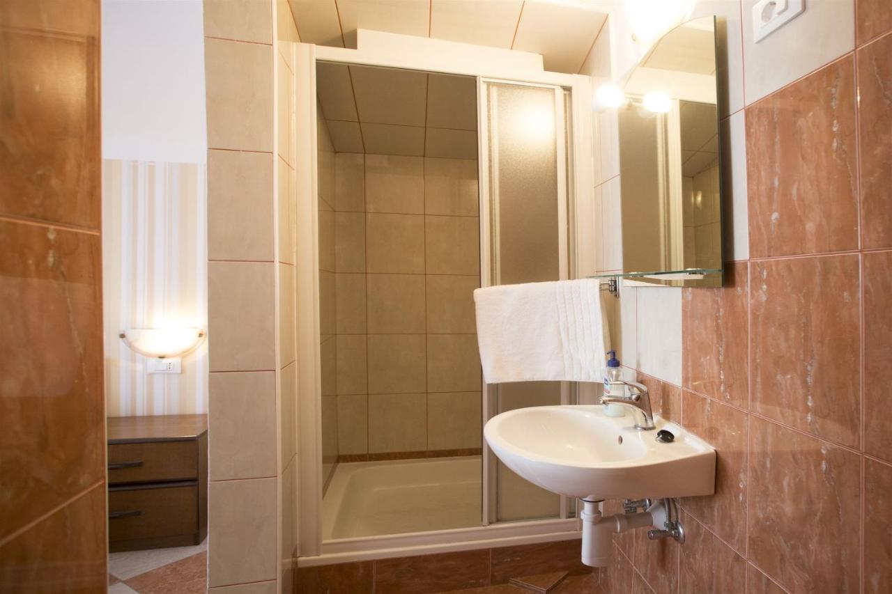 Apartments Gudelj Трогир Екстериор снимка