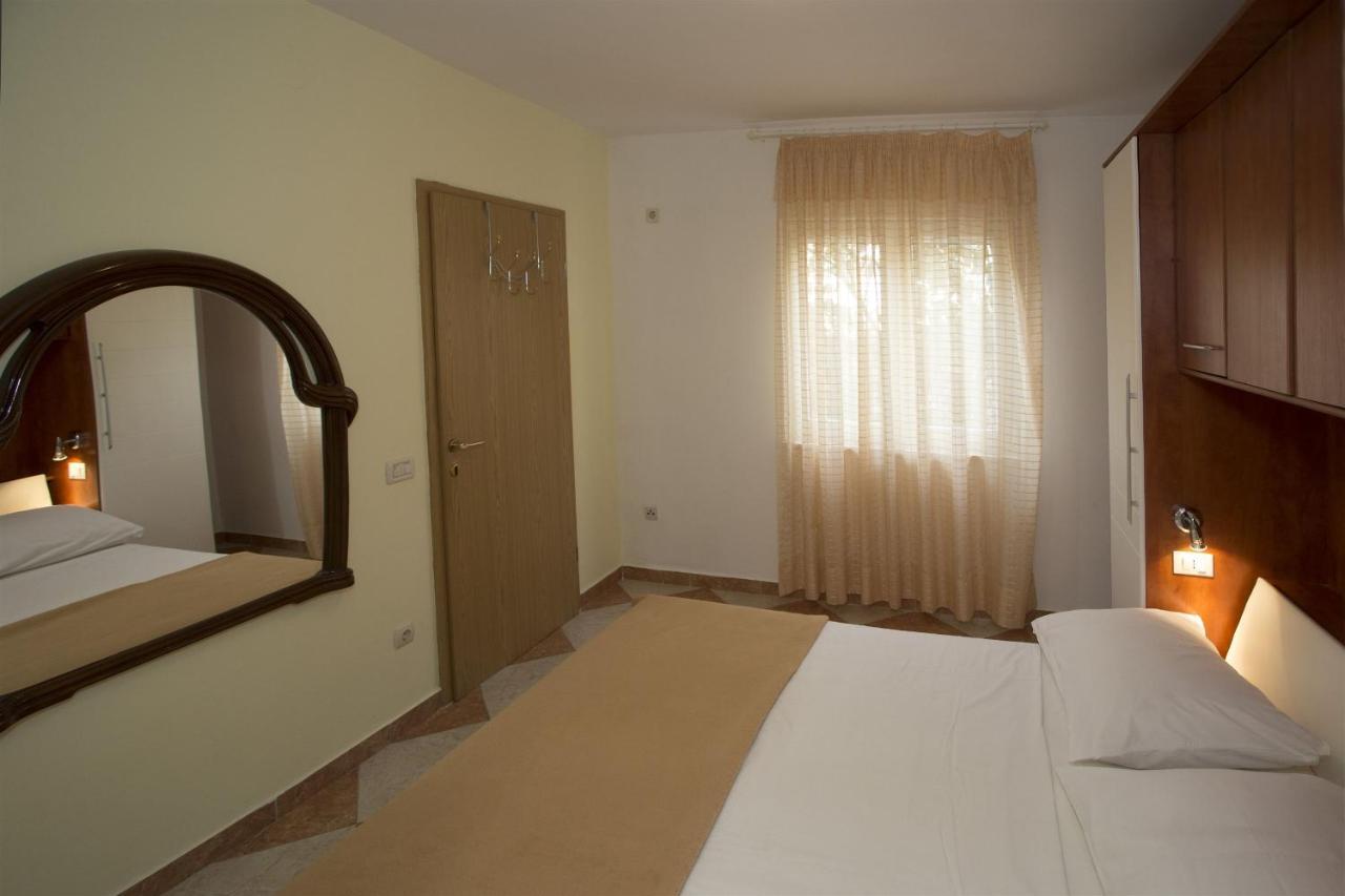 Apartments Gudelj Трогир Екстериор снимка