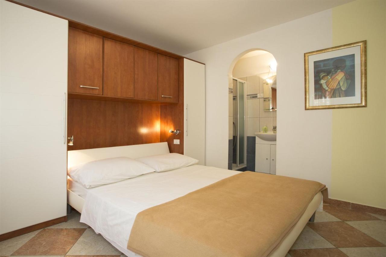 Apartments Gudelj Трогир Екстериор снимка
