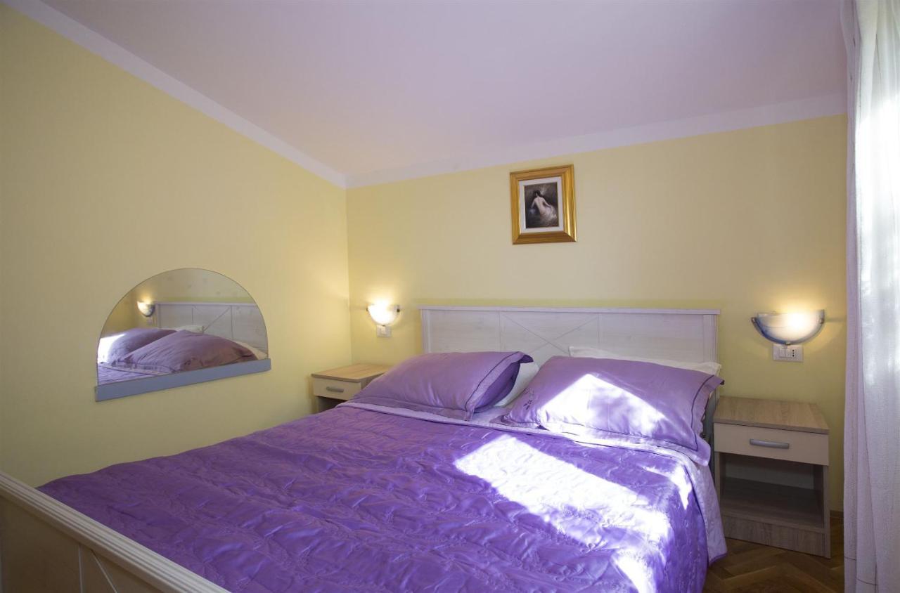 Apartments Gudelj Трогир Екстериор снимка