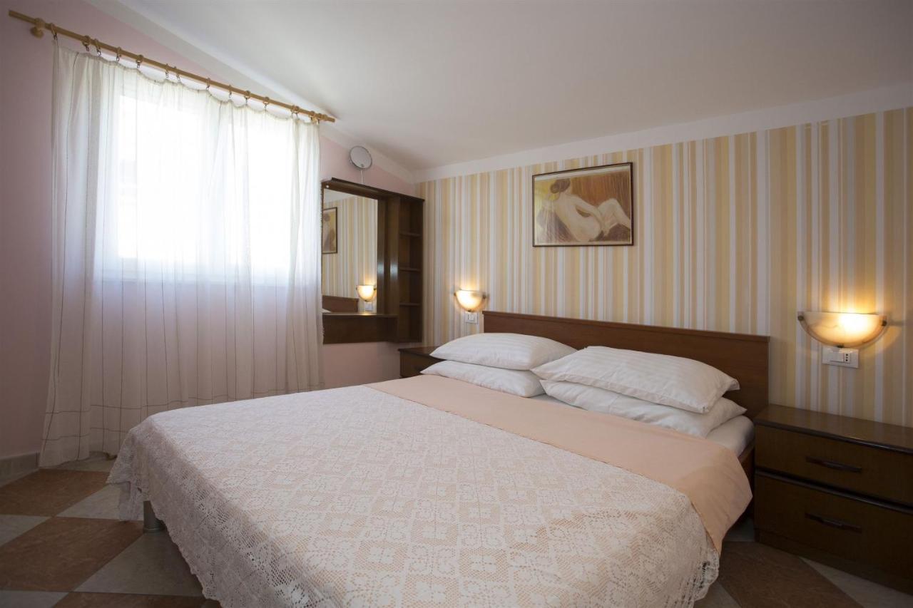 Apartments Gudelj Трогир Екстериор снимка