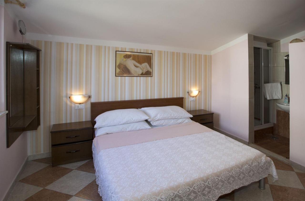 Apartments Gudelj Трогир Екстериор снимка