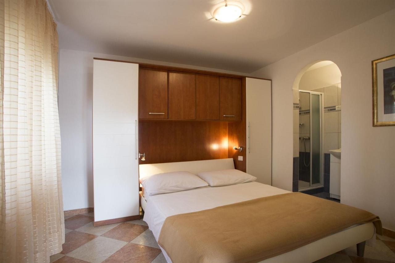 Apartments Gudelj Трогир Екстериор снимка