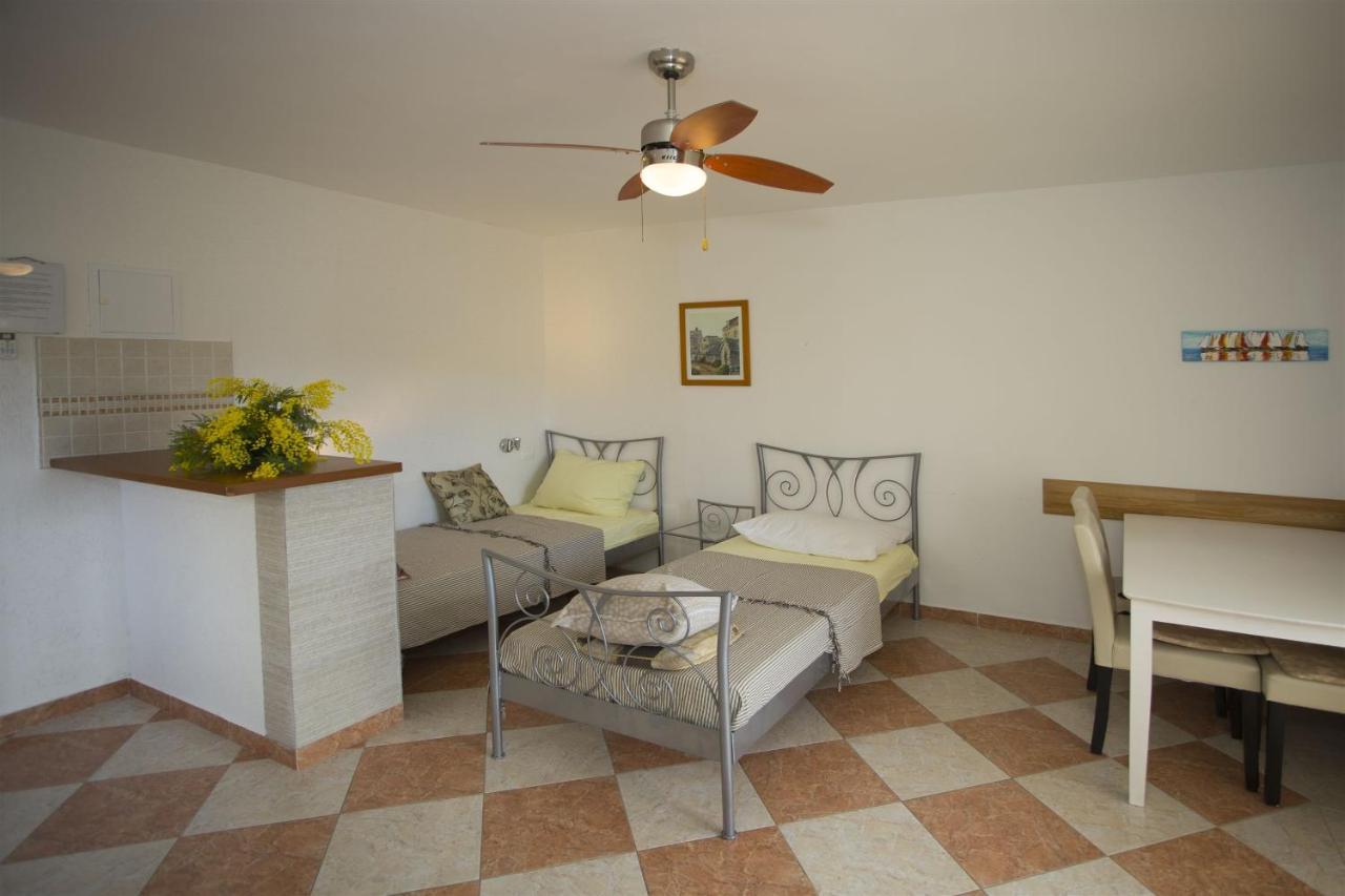 Apartments Gudelj Трогир Екстериор снимка